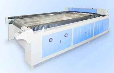 China 1630 Large bed auto feeding fabric CO2 Laser cutting machine Safa leather paper cutting for sale