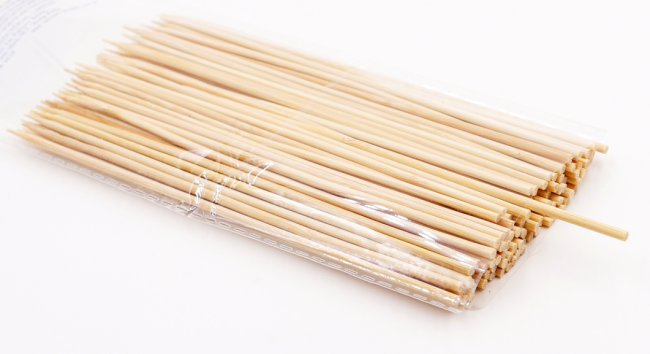 Eco-friendly bamboo BBQ skewers showcasing smooth finish and flat handles