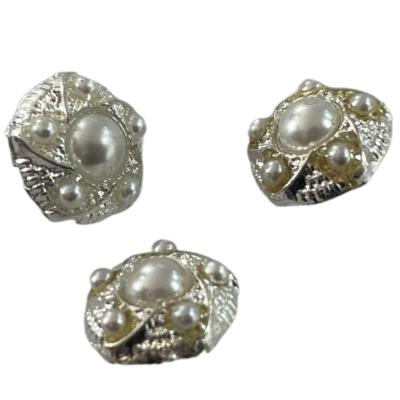 China Uso de los botones de camisa de la FREGONA de la caña del metal de la perla para los accesorios de costura de DIY en venta
