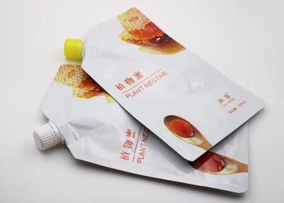China Los bolsos líquidos plásticos del canalón con vierten el canalón para el embalaje fresco de la bebida del jugo en venta