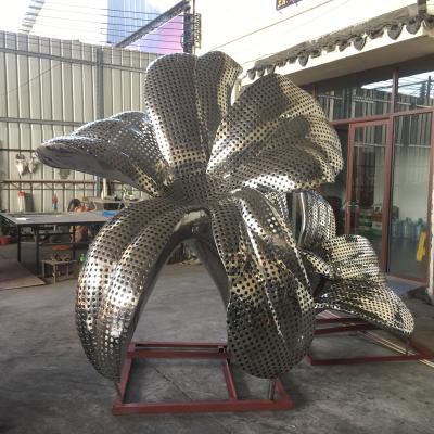 China 304 Polished Outdoor Metal Flower Sculptures , Stainless Steel Modern Metal Outdoor Sculptures for sale