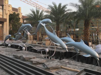 中国 スカイ ブルーの大きい金属はステンレス鋼のグループの金属のイルカの壁掛けを彫る 販売のため