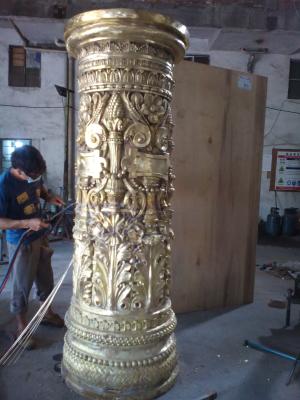 Cina Grande del metallo di fiore del vaso della colata del rame della colonna stile europeo su ordinazione ancora in vendita