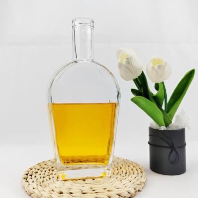 China 500ml/750ml Spirits Glass Bottle with Smooth Mouth and Lid Thick Bottom Customization for sale