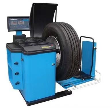 China Compact Automatic Wheel Balancing Machine Auto Tire Balancing Equipment for sale