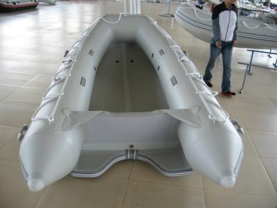 中国 川釣のための現代モーターを備えられた膨脹可能なボートの膨脹可能な海のカヤック 販売のため