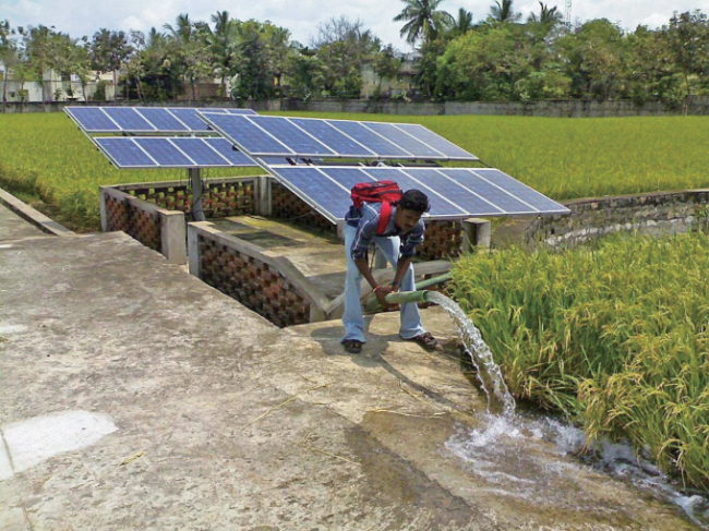 CE ROHS Solar Pumping Controller 7.5 Kw Solar Inverter 99.6% Efficiency 1