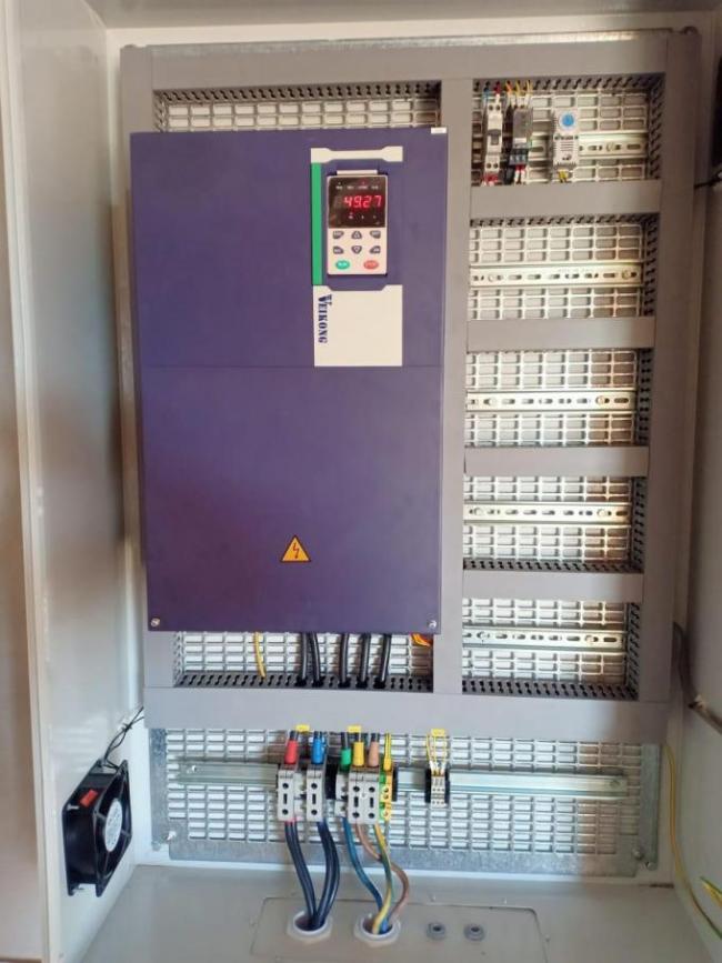 220v/380v Hybrid Solar Pump Inverter 45KW 55KW 75KW For Submersible Pump 2