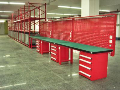 China Customized Warehouse Garage Industrial Work Table With Led Tube Overhead for sale