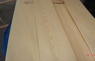 China 0.45 mm Natural Yellow Pine Crown Cut Veneer With Crown Grain for sale