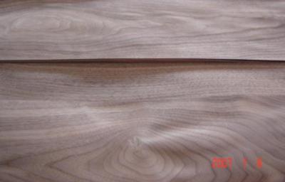 China Hojas de chapa oscuras de la nuez naturales, revestimiento de madera de madera real de la chapa en venta