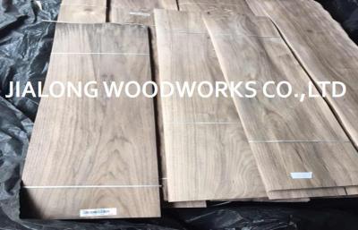 China La rebanada cortó la chapa de madera americana del suelo/la chapa de madera de la nuez para la superficie del piso en venta