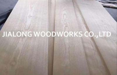 China Hoja de chapa de madera cortada ceniza americana blanca del corte de la corona de la chapa para los gabinetes en venta