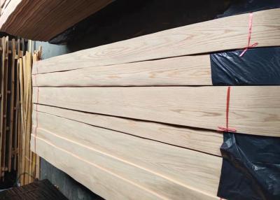China Crown Cut Thin Red Oak Veneer Sheet 2.2m - 2.7m Length For Door Skin for sale