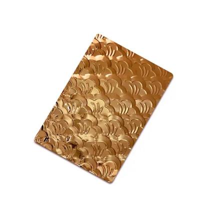 Chine 1.5 mm épaisseur feuille d'acier inoxydable doré 4 * 8 ft motif de sculpture finition en relief à vendre