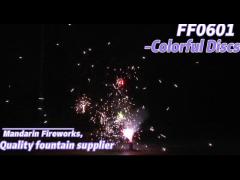 Pirotecnica cinese dei fuochi d‘artificio a terra della fontana del partito per la celebrazione di Natale