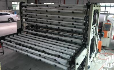 China Cadena de producción automática completa el rebobinar del papel higiénico de la máquina de la fabricación del rollo de retrete en venta