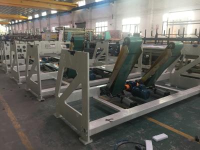 China Adjsutable que raja la máquina del papel higiénico de la anchura con la cortadora que rebobina, motor servo del eje de aire en venta