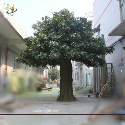 China UVG Huge decorative artificial evergreen trees with banyan leaves for outdoor landscaping for sale