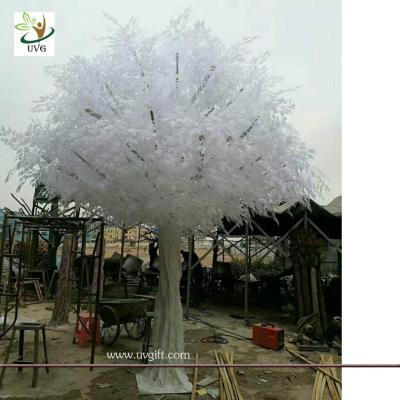 China UVG indoor white big artificial banyan tree with silk leaves for winter wedding decorations GRE060 for sale