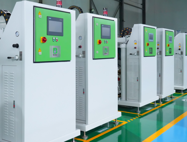 Technical diagram of LSR injection molding machine components and operational workflow