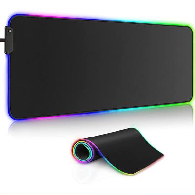 China Waterproof Large RGB Gaming Mouse Pads Anti Slip Rubber Base Glowing Led Extended Mouse Pad à venda