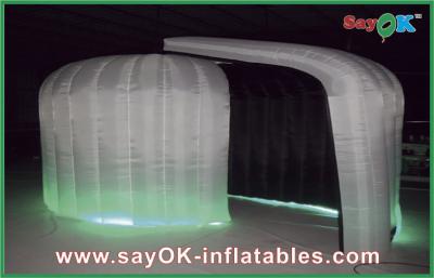 Chine Décorations gonflables blanches de vacances de cabine gonflable de photo de changement de couleur à vendre