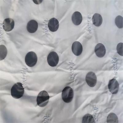 China Poliéster al aire libre respirable de nylon 20dx20d de Softshell del bordado de la tela 130gsm en venta