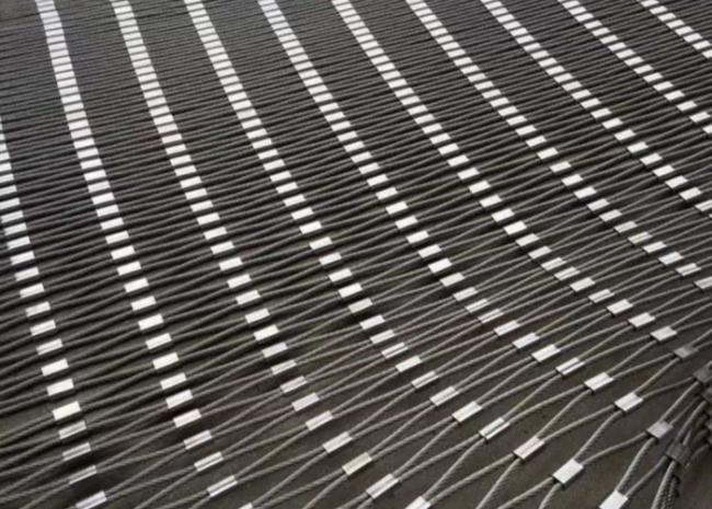 Large-scale stainless steel cable mesh installation