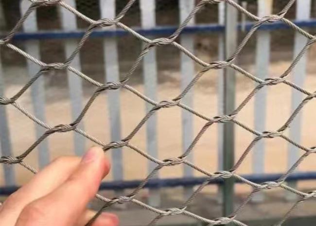 Stainless steel rope mesh installation