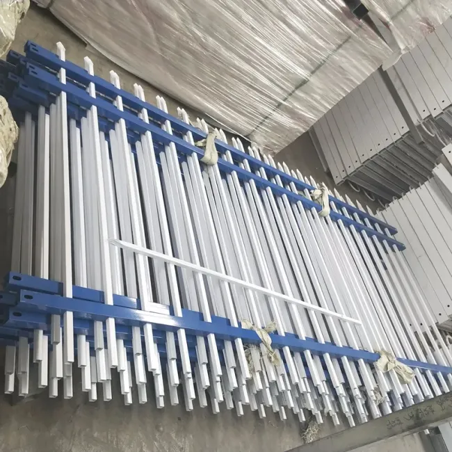 Steel fence panels packaged for shipping