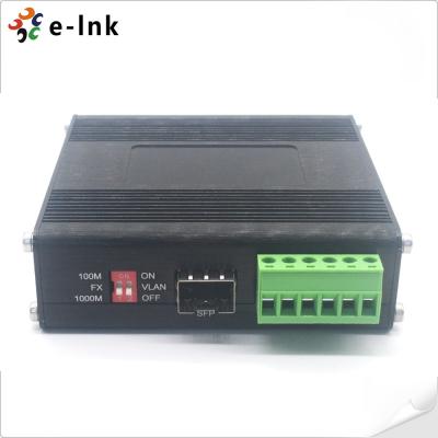 China Industrial Ethernet Switch 4-Port 10 / 100 / 1000Base-T To 100 / 1000Base-X SFP for sale
