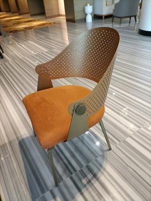 Chine Les solides solubles d'or encadrent des chaises de salle à manger d'hôtel de meubles de restaurant d'hôtel de tapisserie d'ameublement de tissu à vendre
