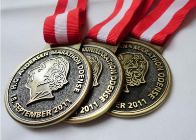 中国 HC Andersen のマラソン メダルをとダイ カストめっきするカスタマイズされた旧式な黄銅/銅/亜鉛合金は 販売のため