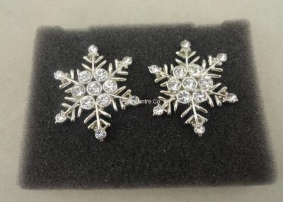 China Customized Zinc Alloy Die Casting Snow Flower Brooch Pin , Clear Stone Metal Badges for sale
