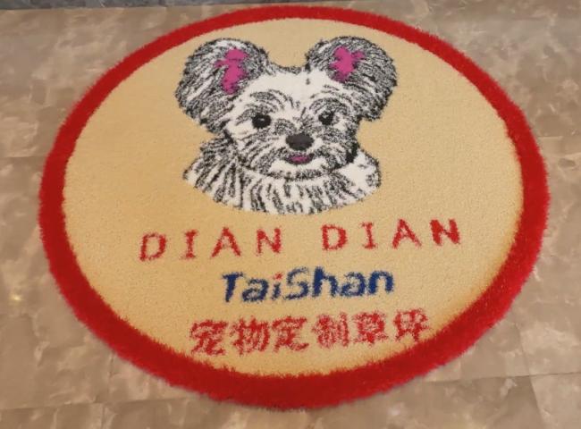 Artificial turf with custom graphics and patterns