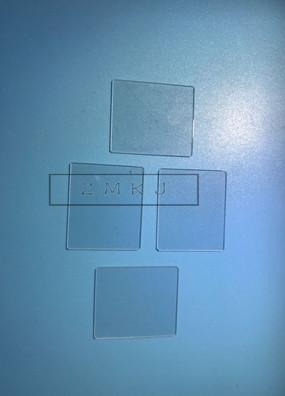 China Componentes quadrados pequenos da safira/resistência de desgaste de vidro safira feita sob encomenda à venda