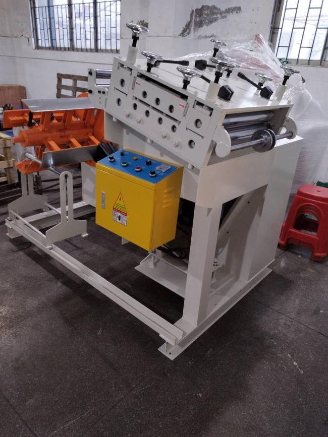 GO500 Metal Feeder Machine in operation