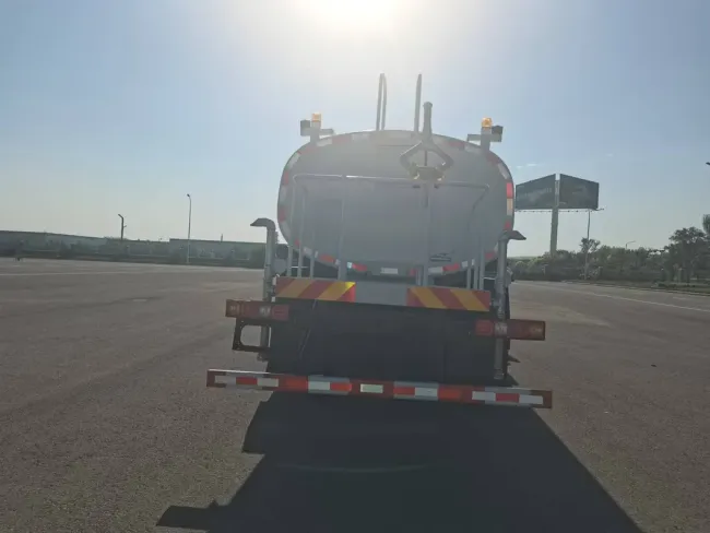 Shacman 210HP Asphalt Spray Sprinkler Truck 4X2 8m3 Bitumen Tank Truck