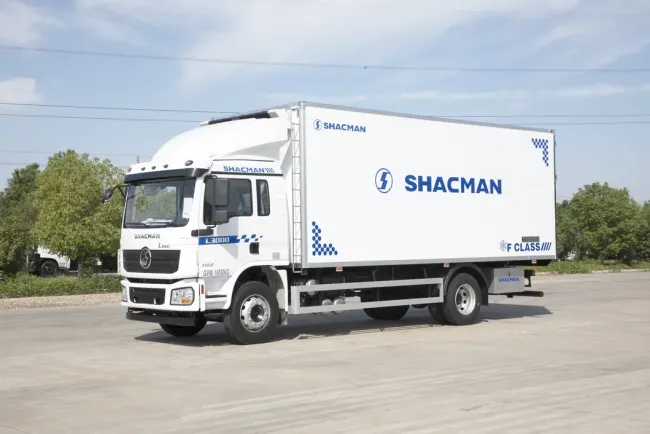 China Shcaman Cheap Price 4X2 Refrigerated Truck Freezer Truck Refrigerator Truck
