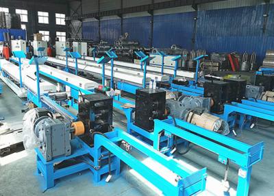 China Máquina de fabricación de clavos de alambre de alta velocidad Alambres que aplanan y pegan Brad en venta
