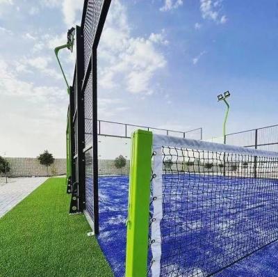 中国 Customizable Color Artificial Grass  Padel Tennis Courts Lawn With Visible Court Lines And Standards 販売のため