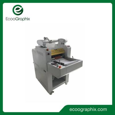China EcooGraphix 720mm Width Small Format Laminating Machine With Cutters For Office Use à venda