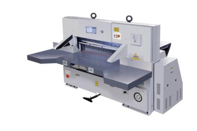 China Automatic Program Control 780mm Width Paper Cutting Machine For Printing à venda