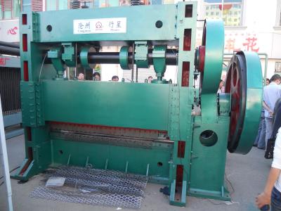 China Feeding And Cutting Expanded Metal Mesh Machine Roll Type Energy Saving for sale