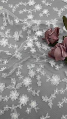 China Branco Floral 3D bordado a laser 3d tecido rosa pelo pátio tecido largura total para mulheres vestido à venda