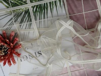 China Material blanco bordado geométrico del cordón de la tela del cordón para los vestidos en venta
