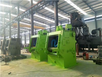 China Rubber Crawler Belt Tumblast Shot Blasting Machine For Small Foundry Parts for sale