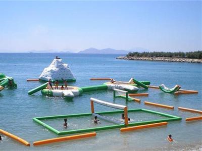 China corte de voleibol inflable de playa del PVC de 0.9m m para los parques inflables del agua en venta