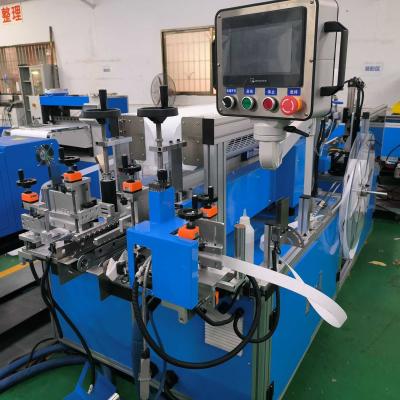 China Máquina de montaje de filtros de filtro de aire para automóviles con 6s (producto estándar 300 × 300 mm) Eficiencia de trabajo para la producción de pantallas en venta